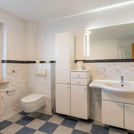 Bernsteinbad-koserow-haus-fuenf-elemente-ferienwohnung-feuer * Koserow